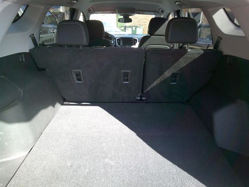 Used 2022 GMC Terrain SLE w/ Driver Convenience Package image 9