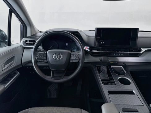Certified 2025 Toyota Sienna LE FWD image 20