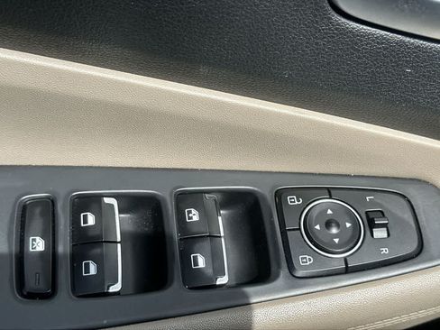 Used 2021 Hyundai Santa Fe SE FWD image 11
