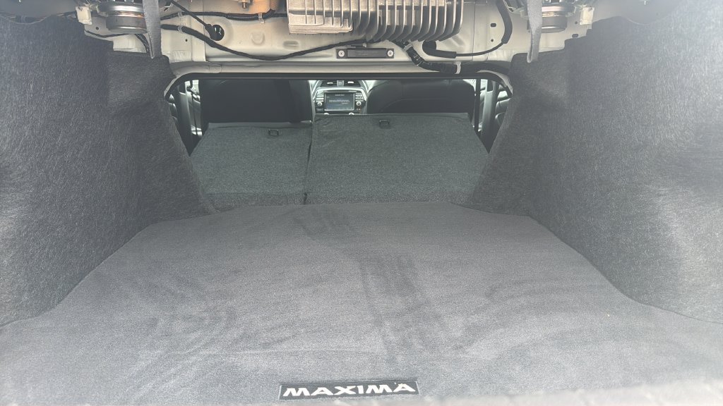 Used 2018 Nissan Maxima SR w/ Interior Lighting Package FWD image 10