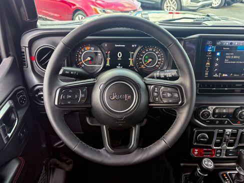 Used 2026 Jeep Wrangler Unlimited Rubicon AWD/4WD image 32
