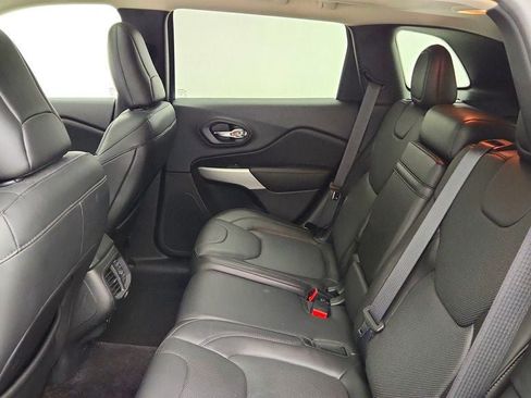 Used 2018 Jeep Cherokee Overland w/ Technology Group AWD/4WD image 22