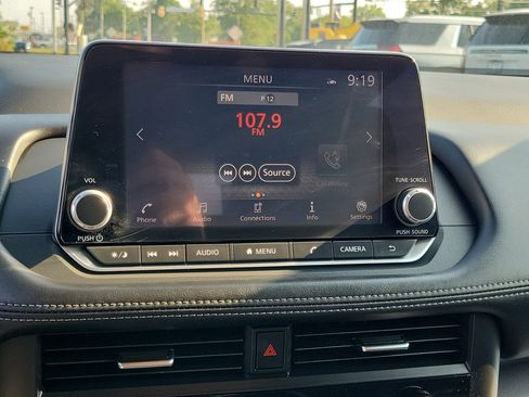Used 2024 Nissan Rogue SV FWD image 26