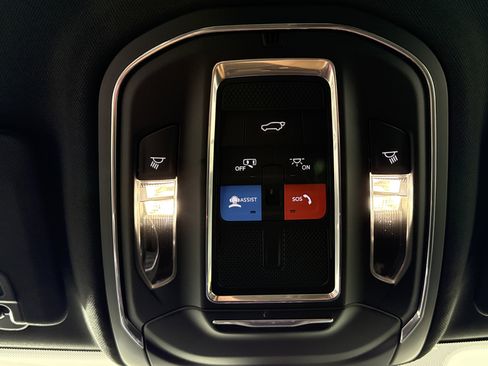 New 2025 Jeep Grand Cherokee Altitude image 24