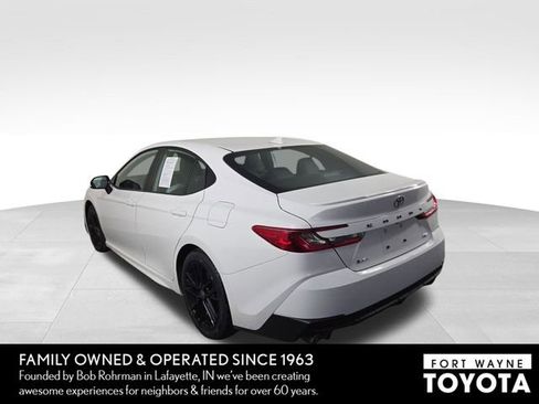 Used 2025 Toyota Camry SE FWD image 9