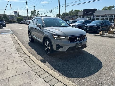 Used 2025 Volvo XC40 B5 Plus AWD/4WD image 9