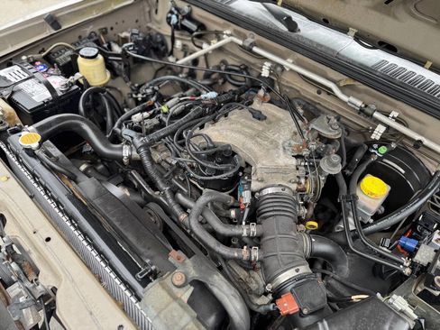 Used 2003 Nissan Frontier XE image 24