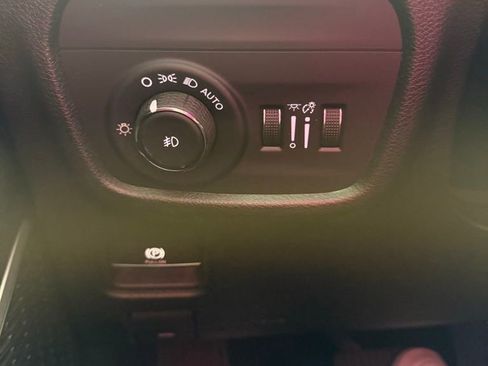 Used 2023 Jeep Grand Cherokee Limited w/ Black Appearance Package AWD/4WD image 29