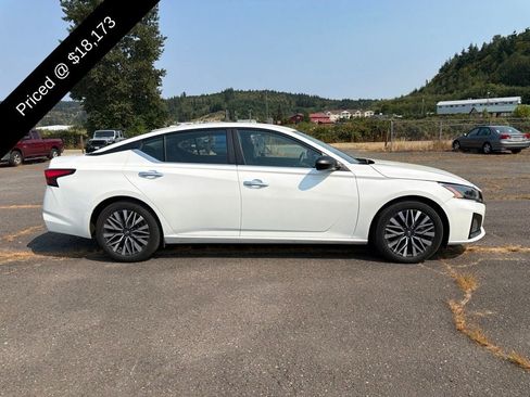 Used 2024 Nissan Altima 2.5 SV FWD image 4