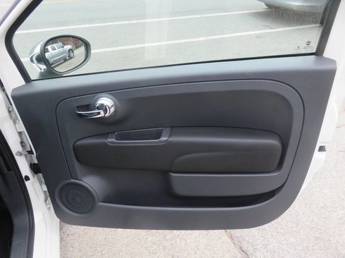 Used 2017 FIAT 500 Lounge FWD image 32