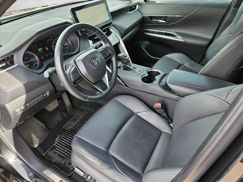 Used 2023 Toyota Venza Nightshade image 9