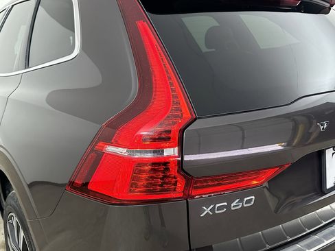 Used 2023 Volvo XC60 B5 Plus AWD/4WD image 12