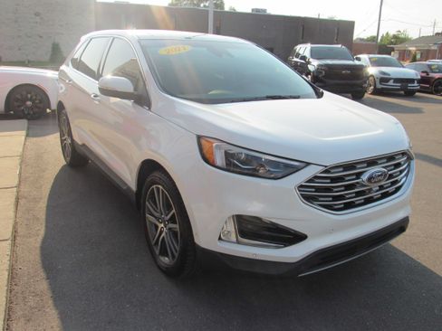 Used 2021 Ford Edge Titanium w/ Equipment Group 301A FWD image 4