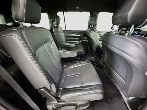 Used 2022 Jeep Wagoneer Series III w/ Convenience Group I AWD/4WD image 29