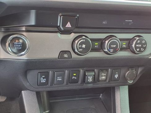 Used 2019 Toyota Tacoma TRD Sport w/ Technology Package RWD image 6