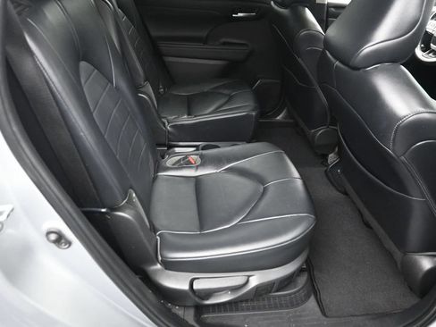 Used 2023 Toyota Highlander XLE AWD/4WD image 10