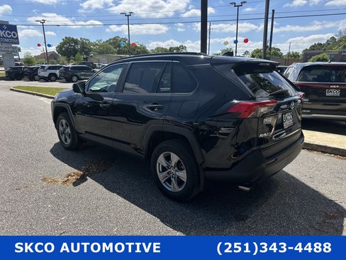 Used 2022 Toyota RAV4 XLE w/ Convenience Package image 3