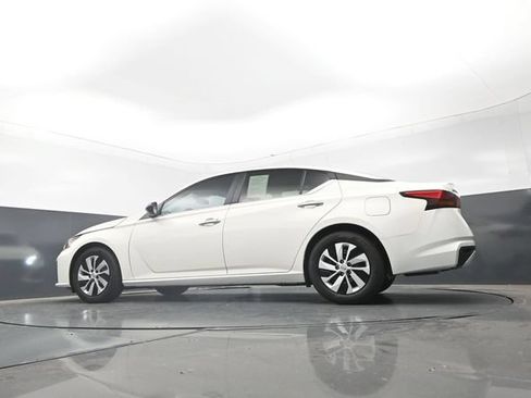 Used 2025 Nissan Altima 2.5 S FWD image 24