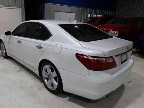 Used 2012 Lexus LS 460 w/ Comfort Pkg RWD image 3