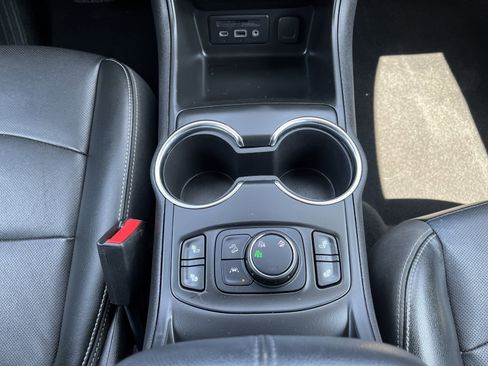 Used 2022 GMC Terrain SLT image 51