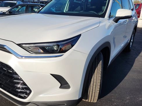 Used 2025 Toyota Grand Highlander AWD image 9