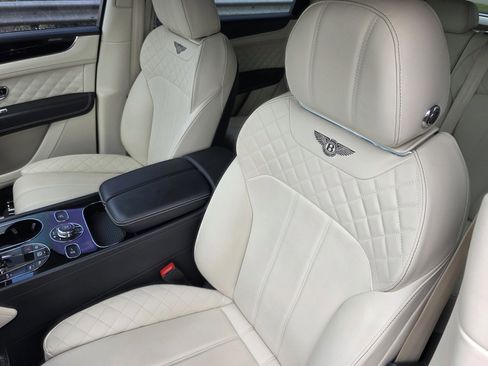 Used 2019 Bentley Bentayga image 12
