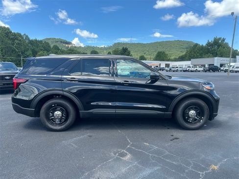 New 2025 Ford Explorer 4WD Police Interceptor image 4