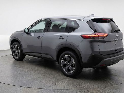 Used 2025 Nissan Rogue SV image 6