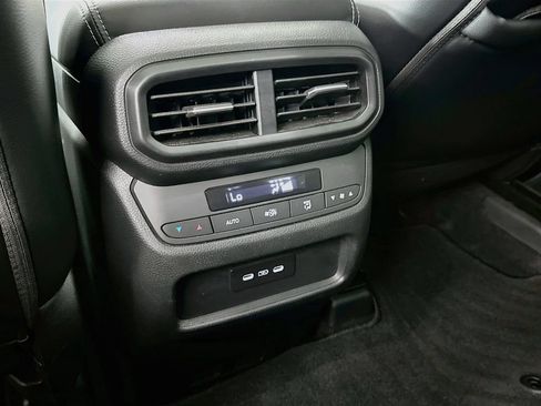 Certified 2025 Honda Pilot Touring image 4