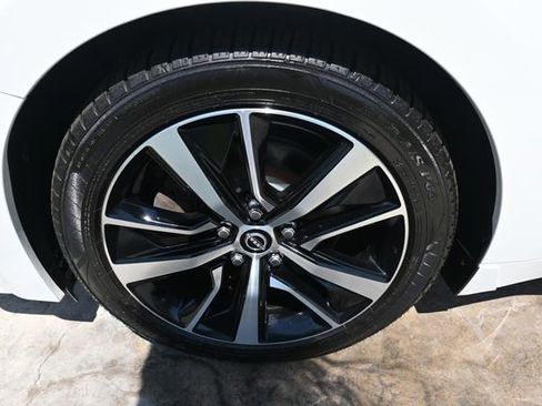 Used 2023 Nissan Maxima SL FWD image 10