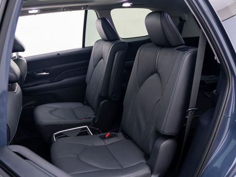 Used 2025 Toyota Grand Highlander AWD image 16