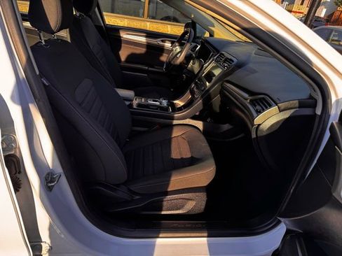 Used 2020 Ford Fusion SE FWD image 31