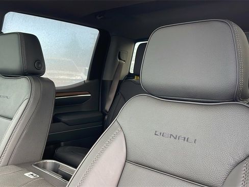 New 2026 GMC Sierra 1500 Denali w/ Denali Reserve Package image 16