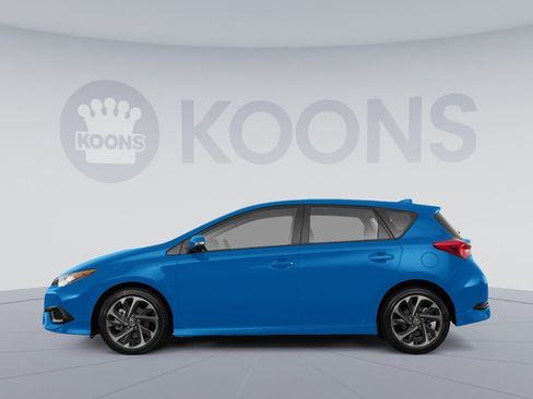 Used 2017 Toyota Corolla iM FWD image 2