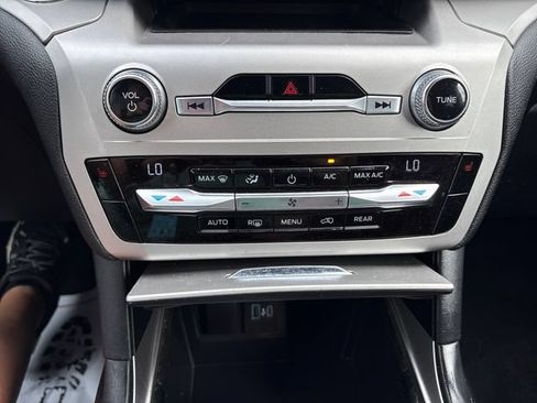 Used 2021 Ford Explorer XLT AWD/4WD image 16