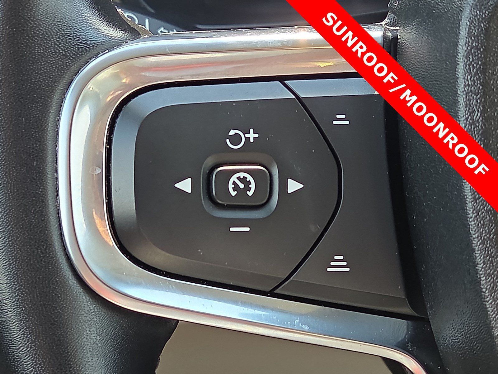 Used 2023 Volvo XC40 B4 Ultimate FWD image 21
