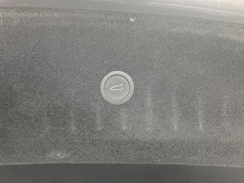 Used 2022 Tesla Model S image 15