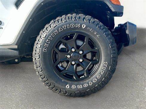 Used 2021 Jeep Gladiator Willys image 28