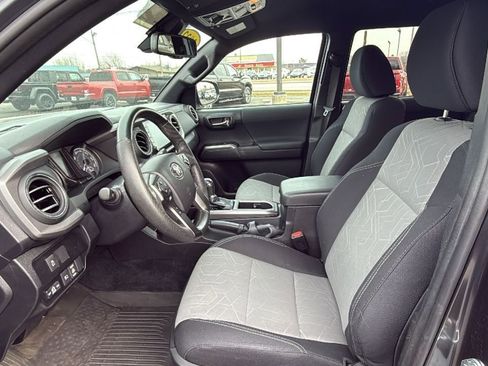 Certified 2022 Toyota Tacoma TRD Off-Road image 22
