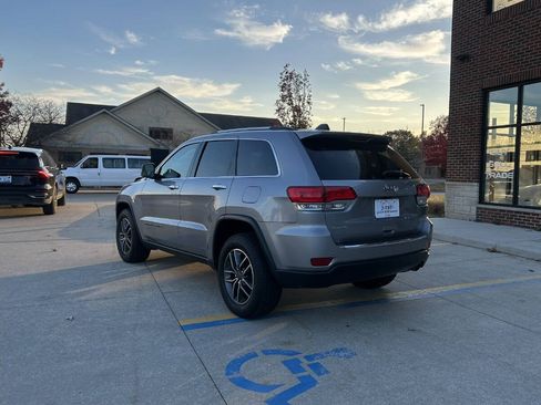 Used 2019 Jeep Grand Cherokee Limited image 9