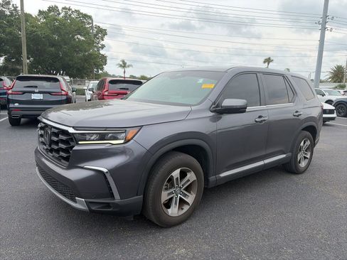 Used 2025 Honda Pilot EX-L image 3