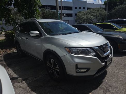 Used 2018 Nissan Rogue SL AWD/4WD image 2