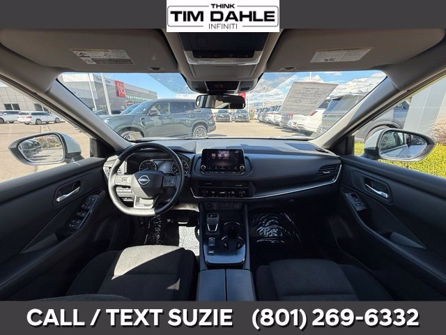 Used 2025 Nissan Rogue SV FWD image 2