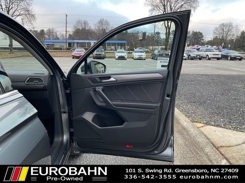 Used 2022 Volkswagen Tiguan SE image 24