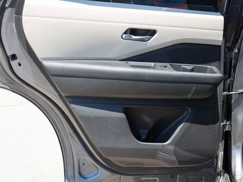 Used 2022 Nissan Pathfinder SV AWD/4WD image 12