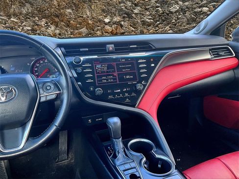 Used 2019 Toyota Camry XSE image 6