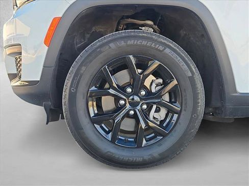 Used 2024 Jeep Grand Cherokee L Laredo AWD/4WD image 24