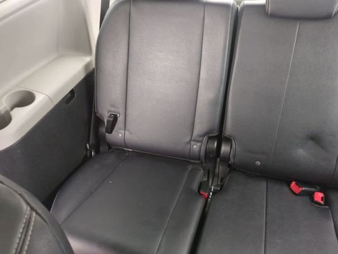 Used 2015 Toyota Sienna SE Premium image 21