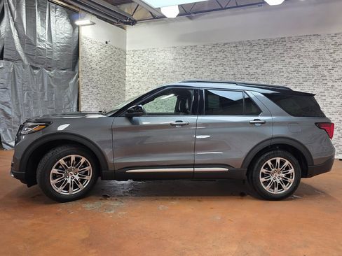 New 2026 Ford Explorer Platinum image 5