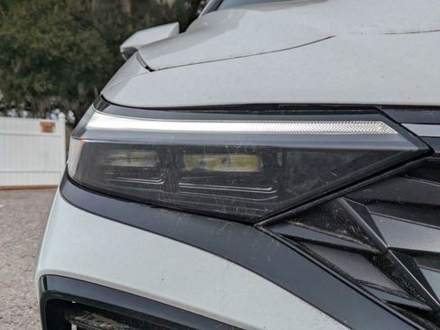 New 2025 Hyundai Elantra Limited FWD image 9